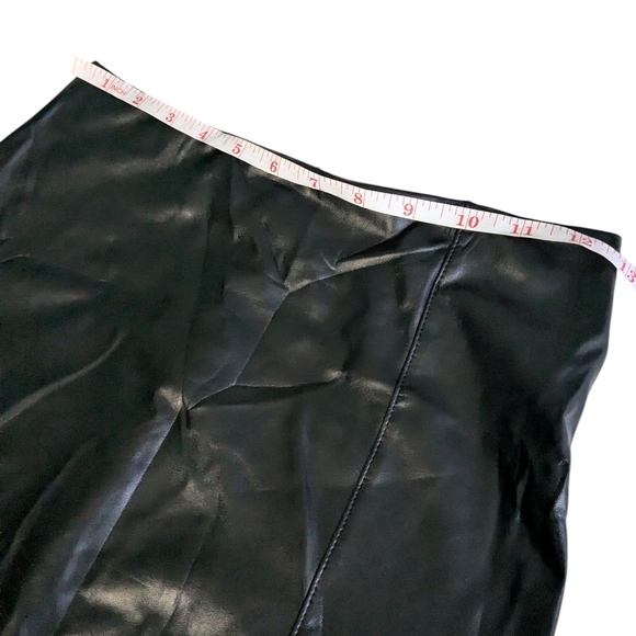 Short Black Faux Leather Skirt. - Picture 5 of 6